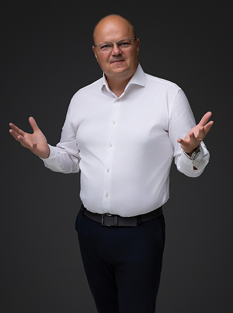 SZAKÁCS TIBOR